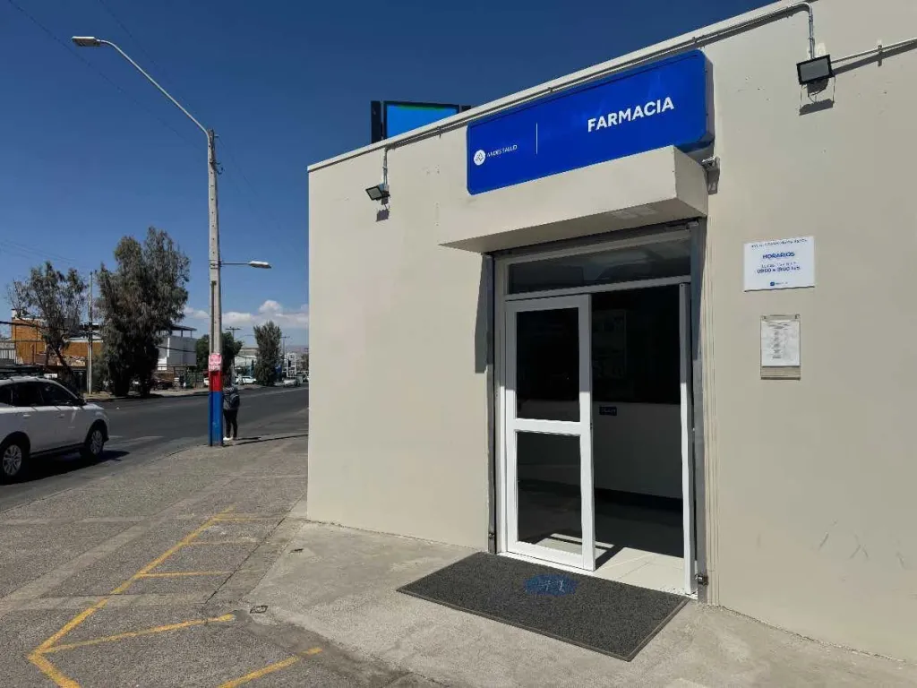Farmacia Andes Salud en horario nocturno